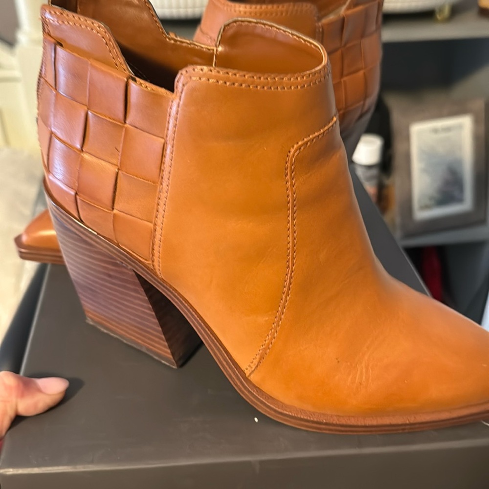 Super cute just don’t wear heels any longer